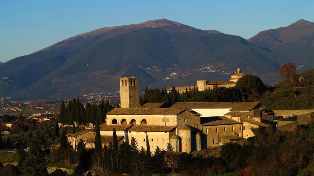 Hotel Clarici Spoleto Esterno foto