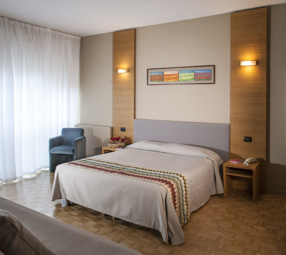 Hotel Clarici Spoleto Esterno foto